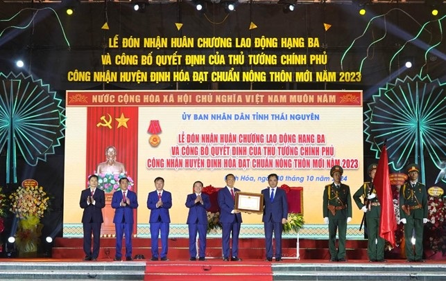 Huyện Định Hóa đón nhận Huân chương lao động hạng ba và Bằng công nhận huyện đạt chuẩn nông thôn mới 4.jpg