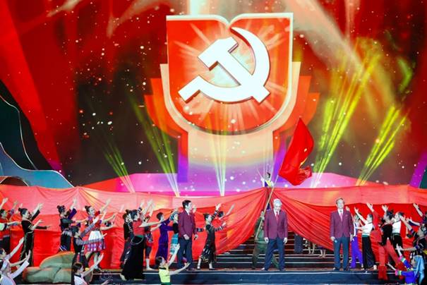Thủ tướng Phạm Minh Chính dự chương trình nghệ thuật đặc biệt "Điện Biên Phủ - Mốc vàng lịch sử"- Ảnh 10.