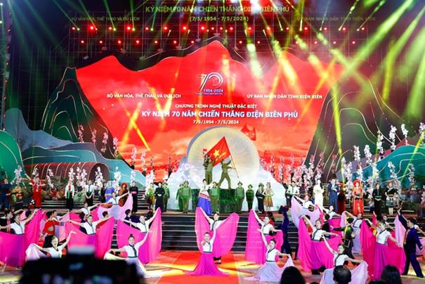 Thủ tướng Phạm Minh Chính dự chương trình nghệ thuật đặc biệt "Điện Biên Phủ - Mốc vàng lịch sử"- Ảnh 4.