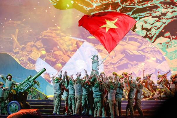 Thủ tướng Phạm Minh Chính dự chương trình nghệ thuật đặc biệt "Điện Biên Phủ - Mốc vàng lịch sử"- Ảnh 8.