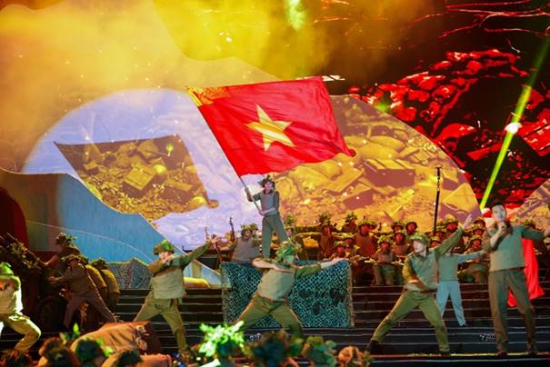 Thủ tướng Phạm Minh Chính dự chương trình nghệ thuật đặc biệt "Điện Biên Phủ - Mốc vàng lịch sử"- Ảnh 9.