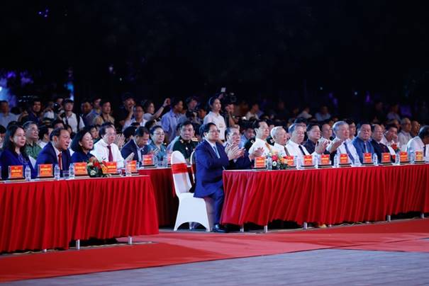 Thủ tướng Phạm Minh Chính dự chương trình nghệ thuật đặc biệt "Điện Biên Phủ - Mốc vàng lịch sử"- Ảnh 2.