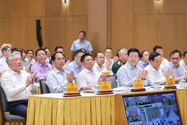Thủ tướng phát động đợt thi đua cao điểm lập thành tích chào mừng Đại hội XIV của Đảng- Ảnh 3.